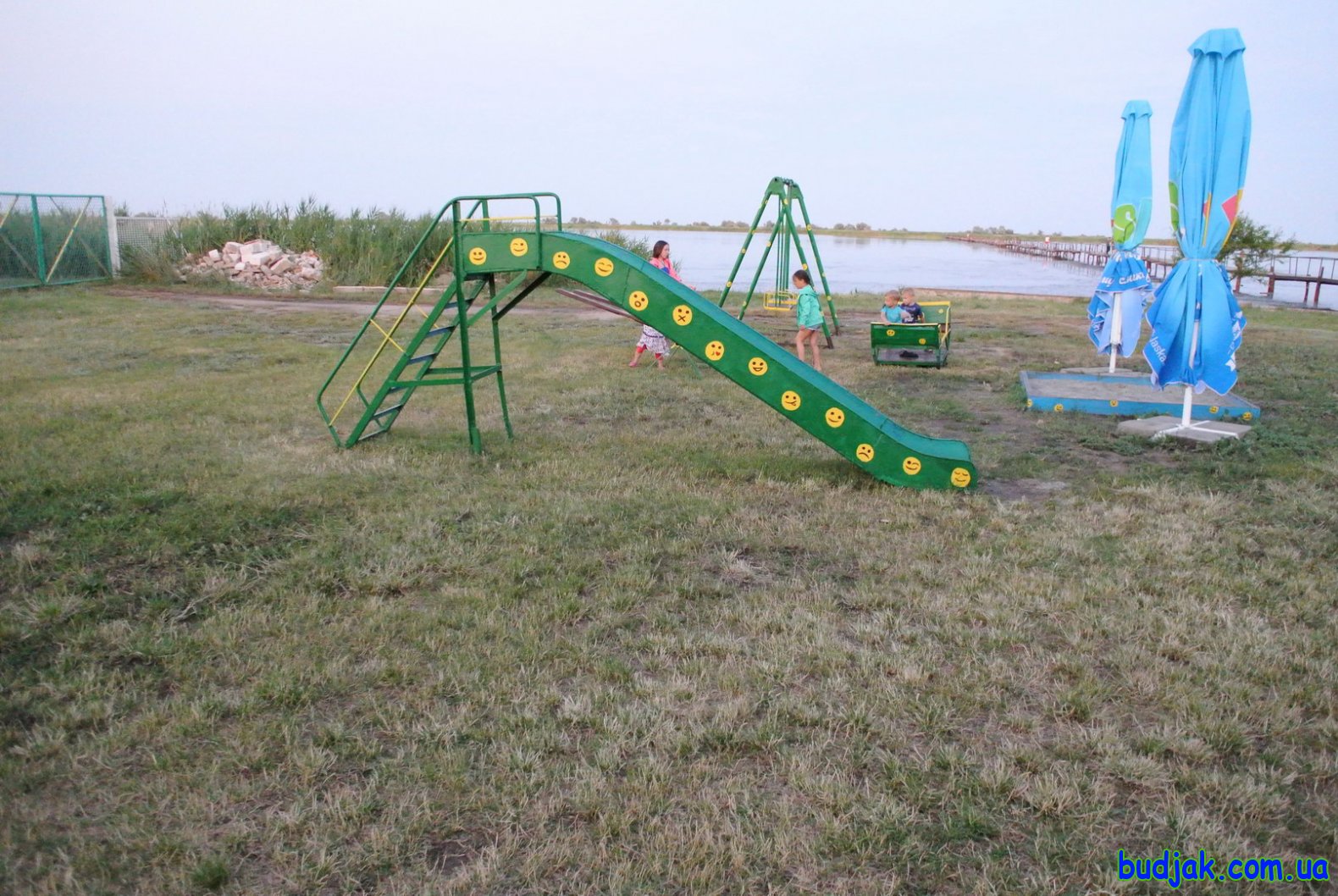 Территория и общие фото. База отдыха «Плай». Курорт Рассейка. Фото № 1104. 2017 год